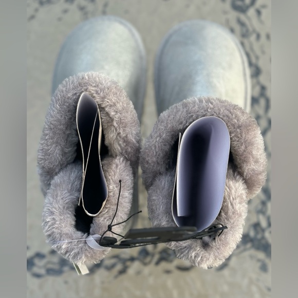 Cute Sliver Boots Size 2 - Picture 4 of 6